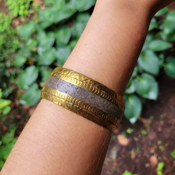 *RARE* Vintage Designer Celia / Andrea Harms Hammered Brass Cuff Bracelet - Picture 2 of 16